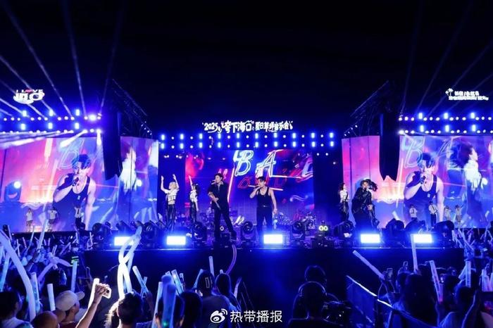 现场观众热情高涨，大声喊出心声